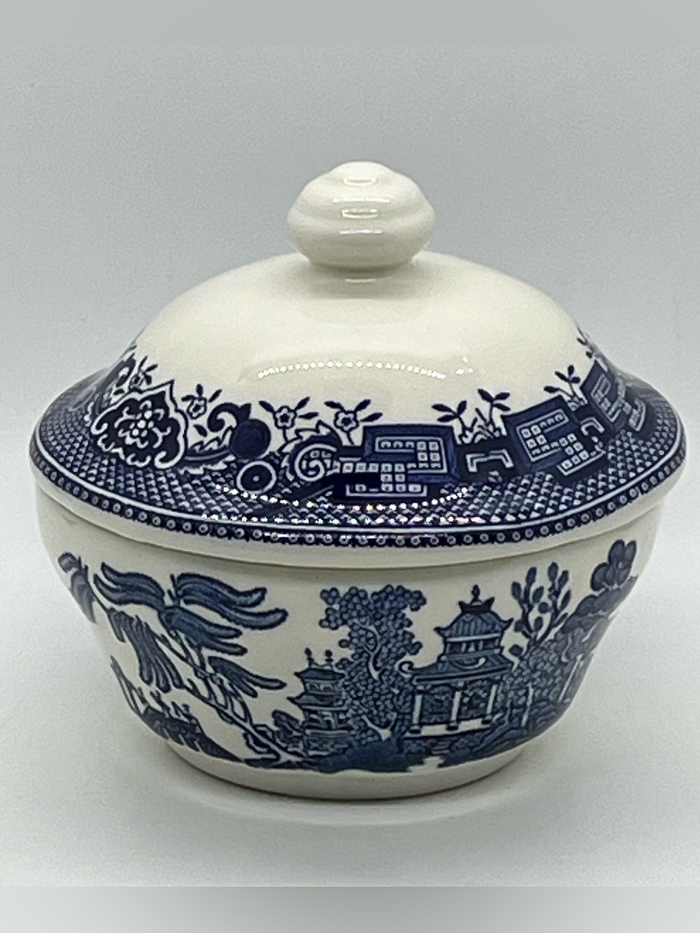 Churchill Blue Willow Georgian Shape Sugar Bowl with Lid Made in England